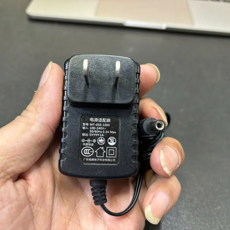 Cục nguồn DC 5V-1A chân cắm tròn 5.5x2.1mm 11