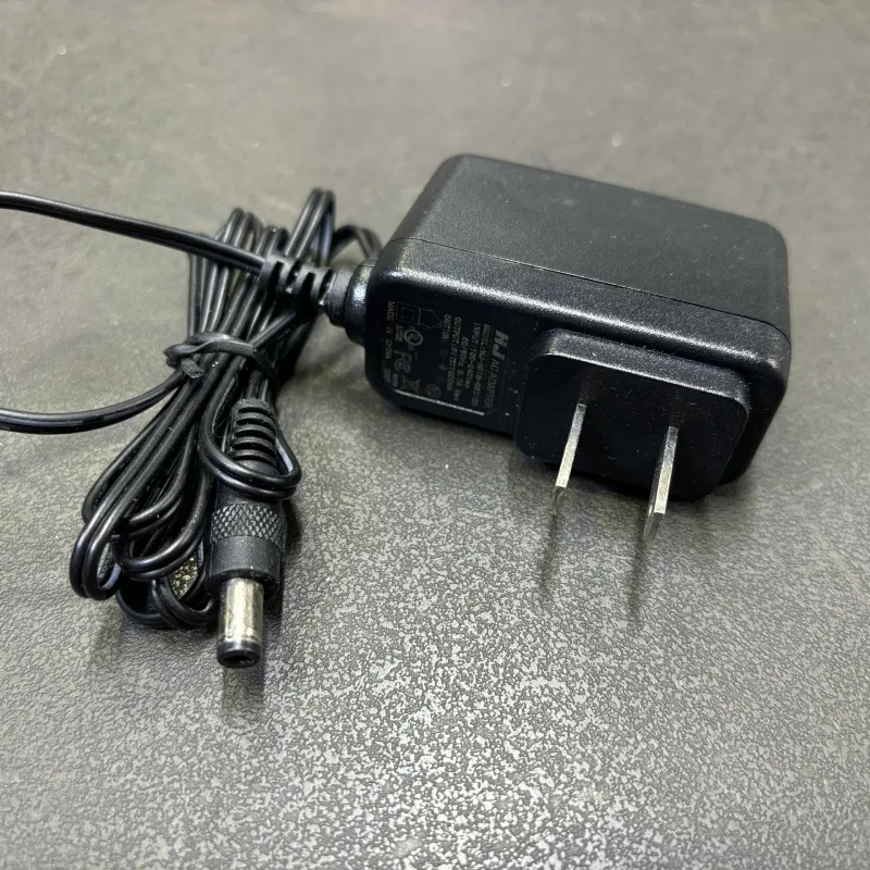 Cục nguồn DC 5V-1A chân cắm tròn 5.5x2.1mm 2
