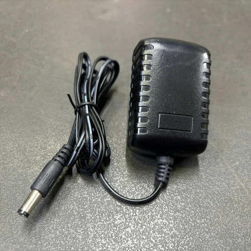 Cục nguồn DC 5V-1A chân cắm tròn 5.5x2.1mm 3