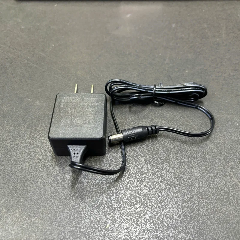 Cục nguồn DC 5V-1A chân cắm tròn 5.5x2.1mm 4