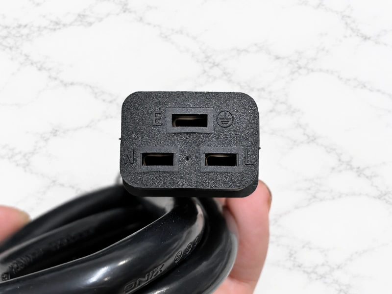 Cáp nguồn C19 3x2.5mm 6 Cáp nguồn C19 3x2.5mm 6